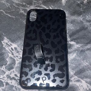 Black leopard loopy case- like new